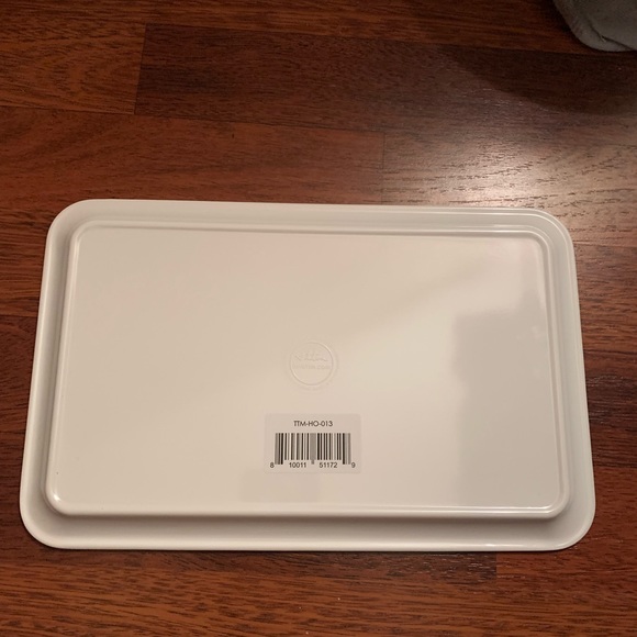 Patterned plastic tray - Picture 3 of 3